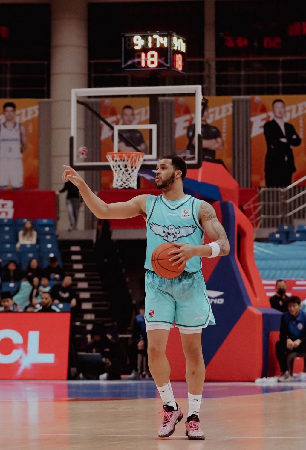 内讧外援要离队！多队等着哄抢，浙江双雄却根本不掺和青岛主帅和