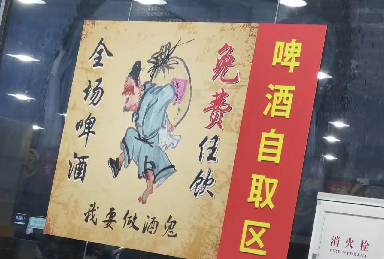 今天跟朋友出去吃宵夜，没想到还能找到这样人气爆棚的地方，菜品不是很多，味道倒是不