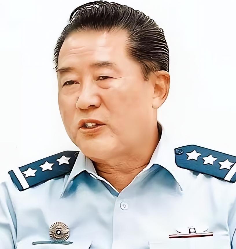 台湾媒体报道称，台湾国防大学首任校长、台军空军二级上将夏瀛洲称，人民解放军的战机