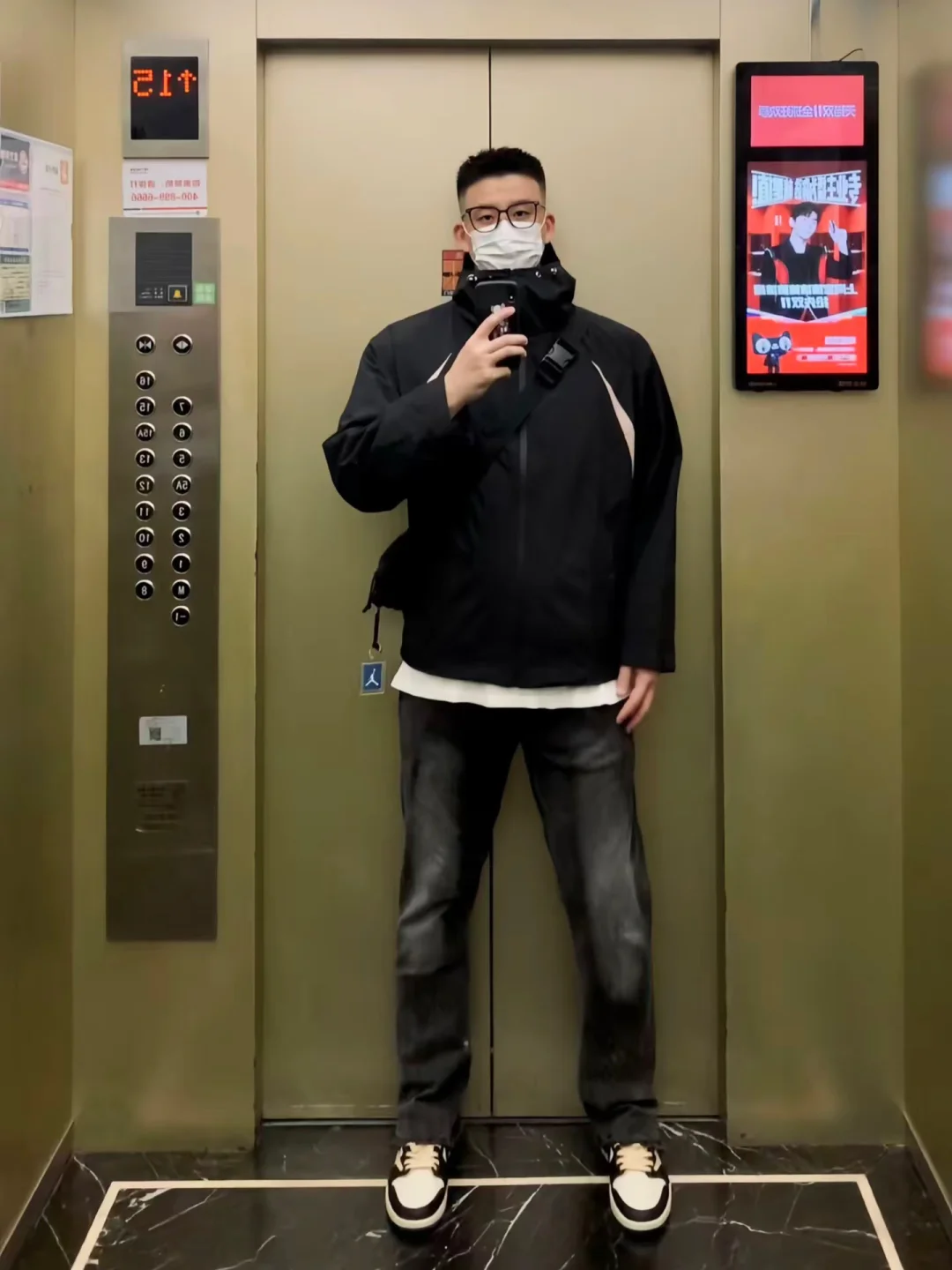 CORTIS风|男生变帅成本一件黑色冲锋衣就够