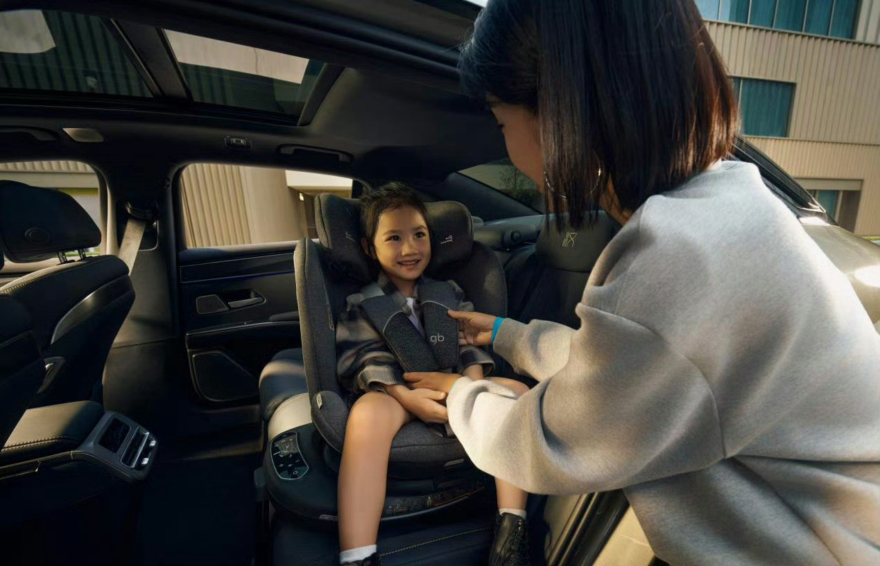 11月21日，比亚迪划时代旗舰车型汉L唐L携新车色及OTA正式发布。其中，汉L