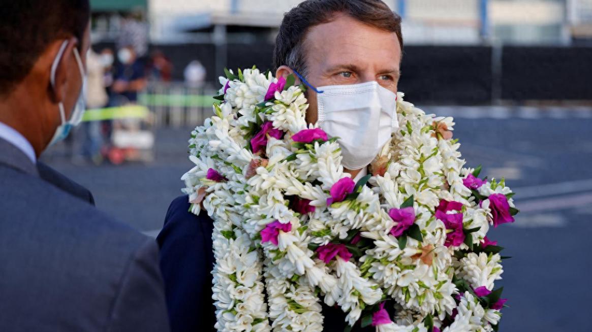 大反转！900亿援助贷款要凉？默茨遭背叛，马克龙：拿钱去造航母 一场欧盟