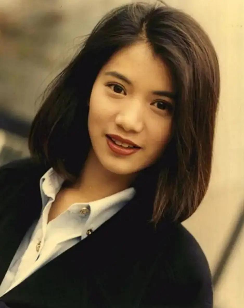 袁咏仪在访谈节目上爆料说：“只要你比曾志伟高，他就会针对你。”曾志伟曾吐槽袁