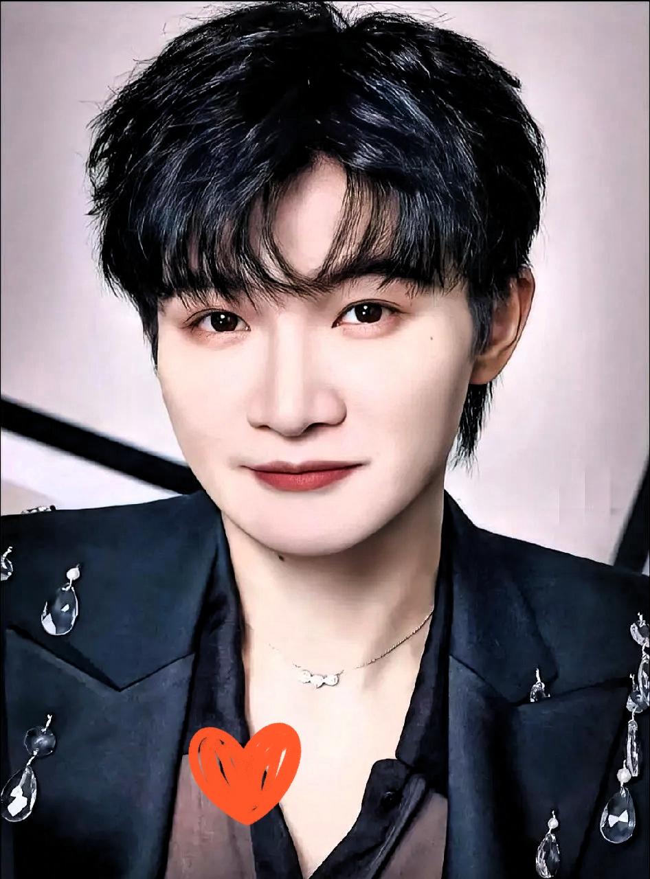 杨千嬅捐款我不意外，张柏芝捐款我也不意外，唯独周深为香港大火捐出100万，让我忍