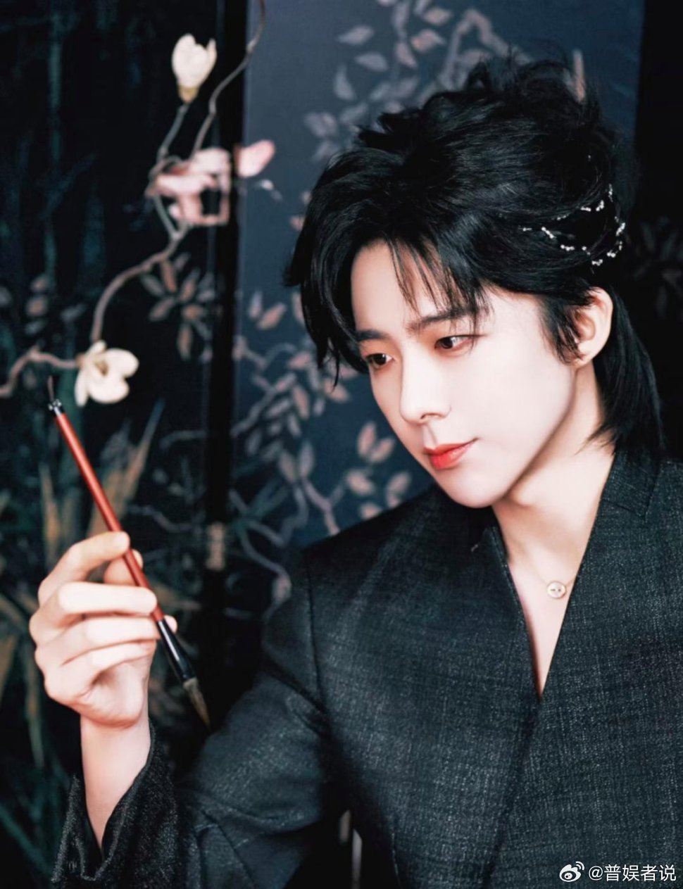 刘宇宁这人是真挺厉害的。说实在的，单看长相确实不算传统帅哥，甚至有人觉得普通，但