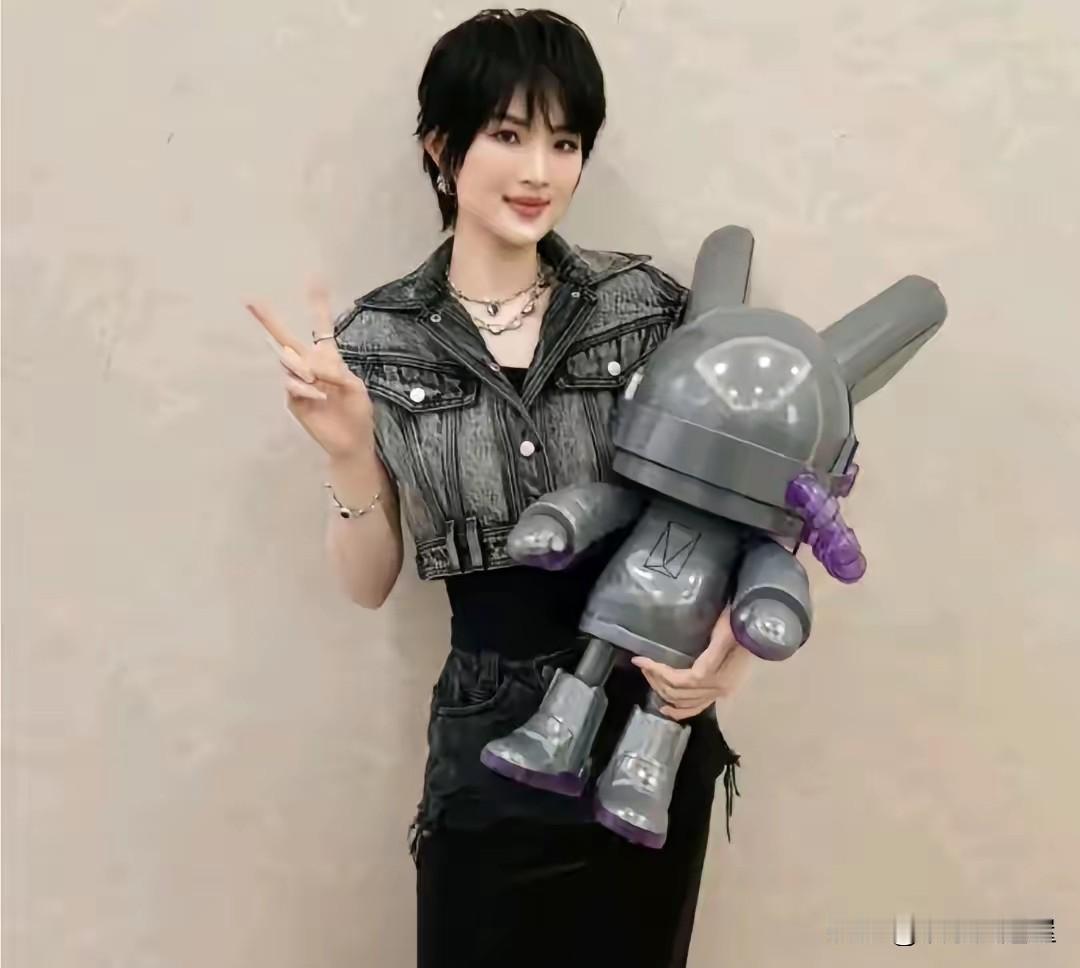 你可以质疑姚安娜的长相，也可以质疑她的演技，但有一点却不得不佩服，那就是她