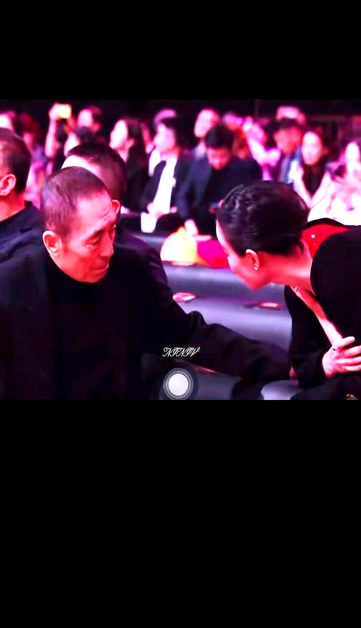 张艺谋试镜喊停只因女孩护了下胸？！“身体一躲，角色全毁”，老谋子要的是连骨头