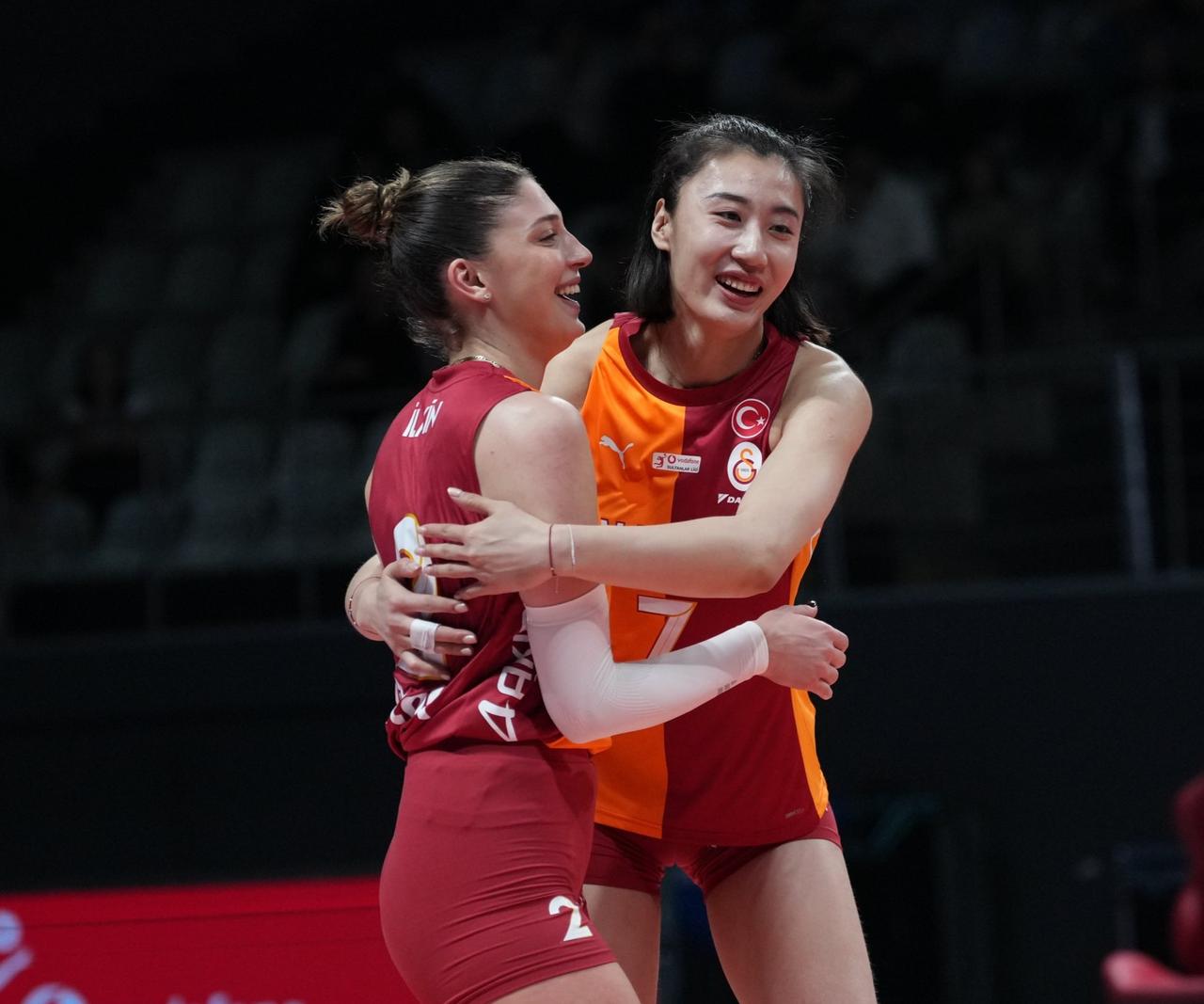 加拉塔萨雷3-2险胜土耳其航空，王媛媛两个亮点一个不足。北京时间2月15日凌晨