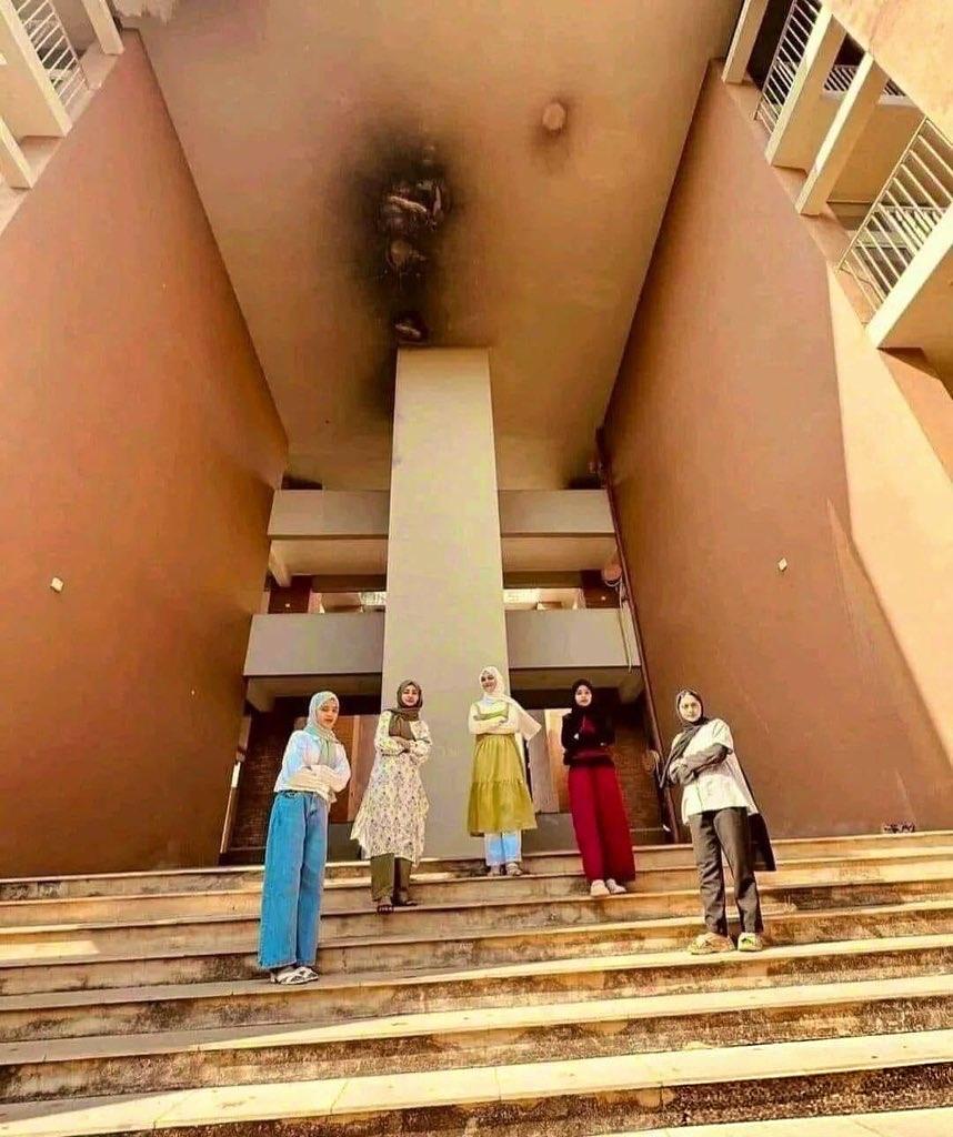 这只是一张普普通通的合影