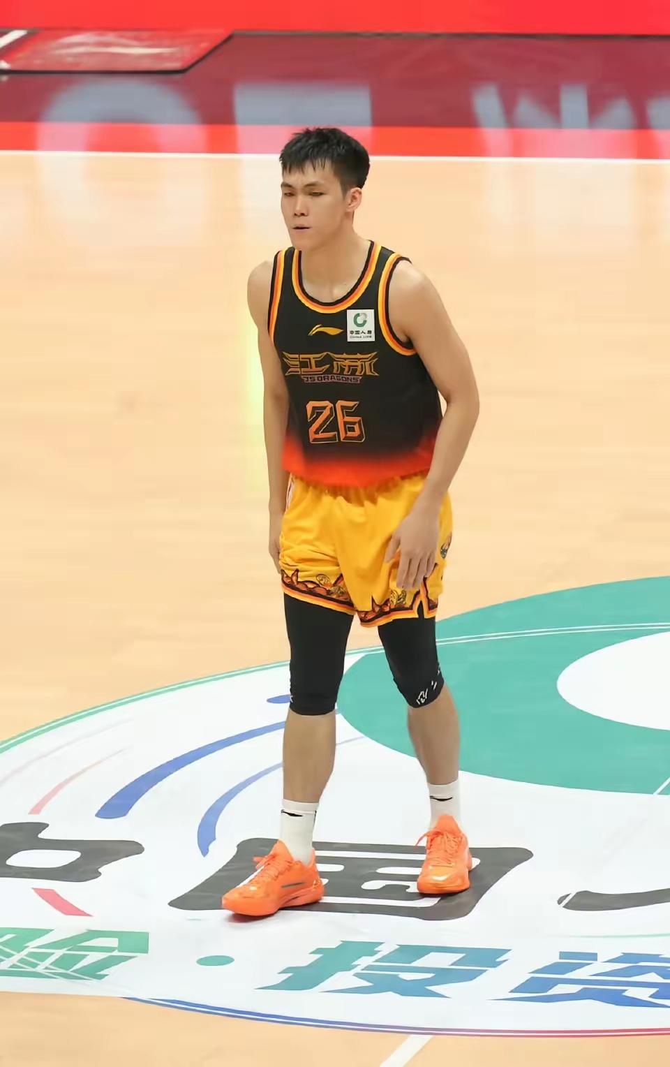 CBA江苏队客场打宁波，86:84，绝杀宁波。江苏队的最佳球员庞峥麟，贡献27