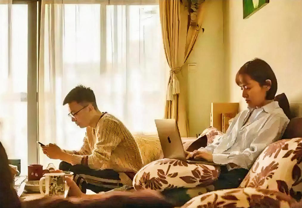 非必要不离婚，婚内单身最聪明的女人一定不会“过不下去就离”的。之前有一位单