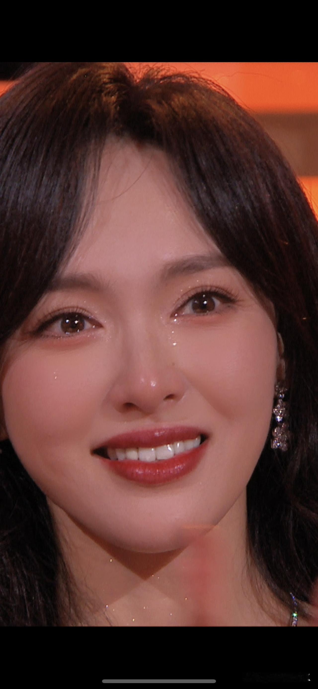 他俩在拍繁花那时就很明显了那段时间，他爸爸时常陪伴左右，每天亲自去接下班，眼里