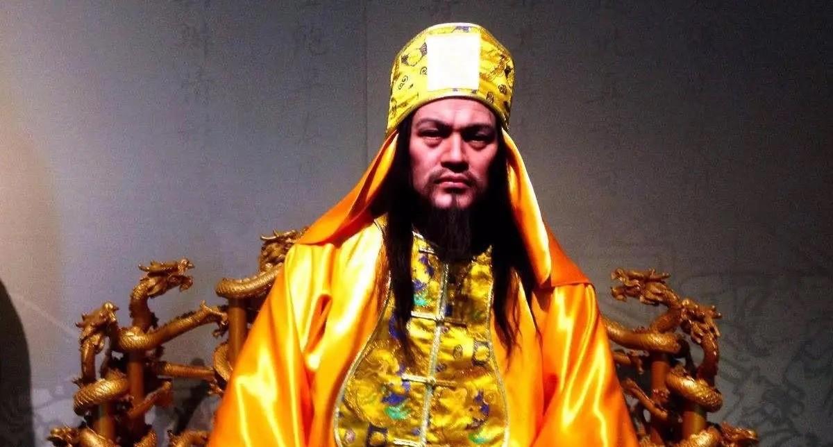 曾国藩围困天京，太平天国的末日来临，天京随时告破。忠王李秀成劝洪秀全率众