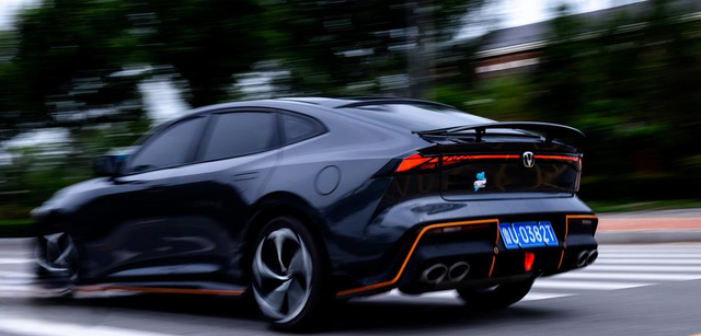 一箱油也就六百公里车型是22款2.0T领速版UNIV，一般表熄火显示油耗为6、