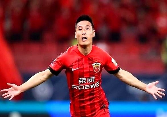 两脚破门，武磊硬生生把外援垄断的射手榜撕开一道口子。刚回中超就干脆利落地梅开二度，他用进球把自己的名