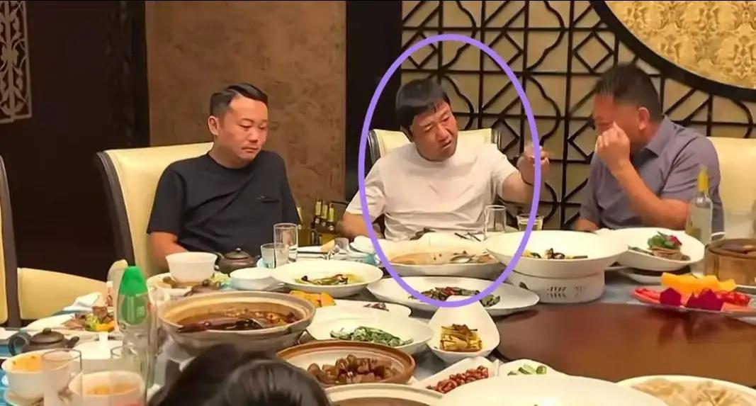 贾冰偷拍事件发生后，各种言论出现了，毁三观的说法你觉得合适吗贾冰这事儿刷