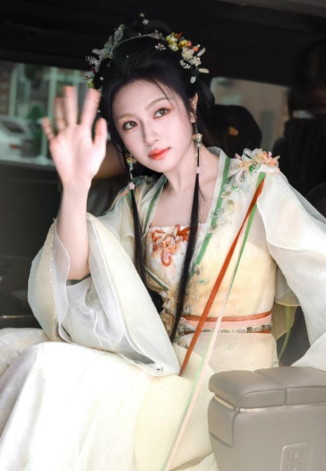 李兰迪《千夜奇谭》妆造不错！最近播的很多宅斗剧女演员妆造都很显老，很有少妇感，