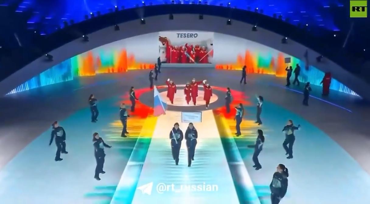 在混乱的局势中，3月6日开幕的米兰冬残奥会开幕式发生了一件大事，俄罗斯6名运动员