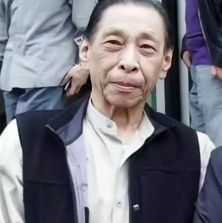 1991年，杜月笙的儿子杜维善来到北京，打算收回父亲购置的四合院，但住户拒不承认