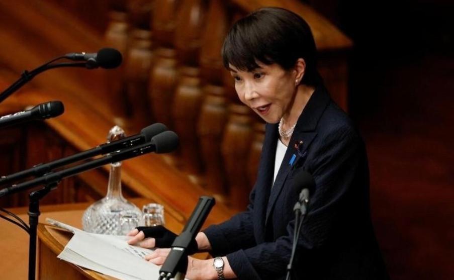 怕中国，日本承认当地时间2月20日，日本首相高市早苗在成功当选首相后，首次在国