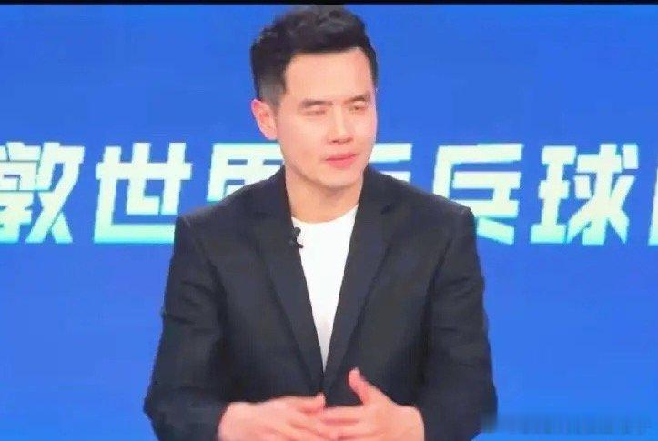 28岁的老将梁靖崑为何输给了19岁的吴俊成？赛后刘国正一针见血的指出了问题所在！
