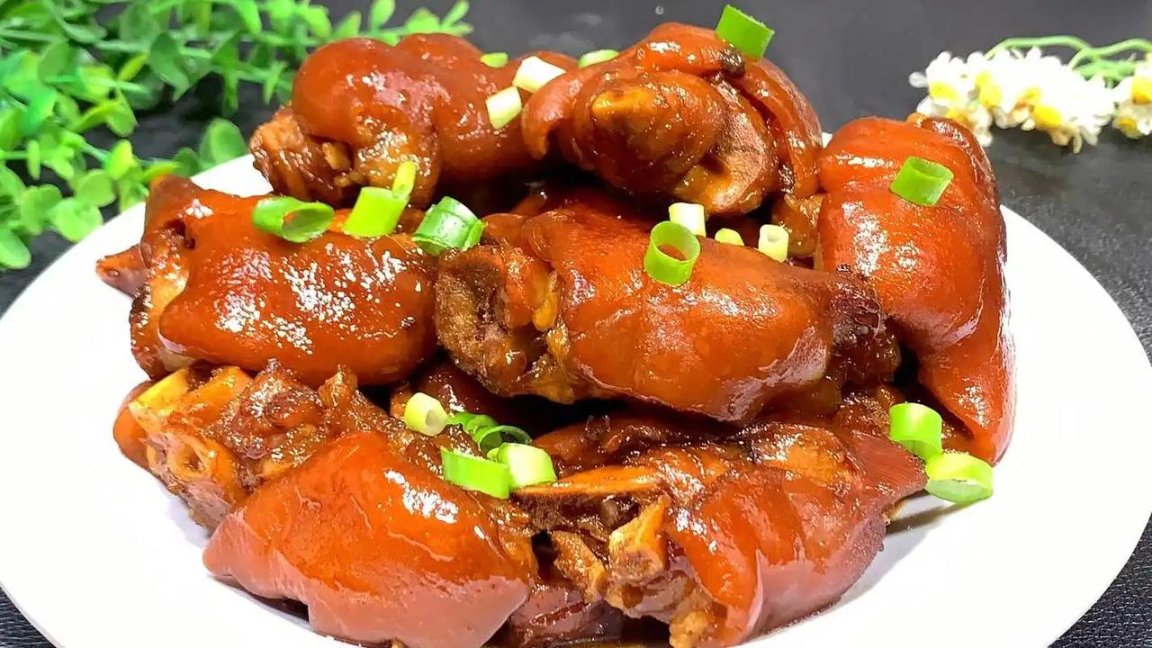 猪蹄再次成为关注中心！医生发现：胆固醇高吃猪蹄时，多留意4点说到猪蹄，爱吃的