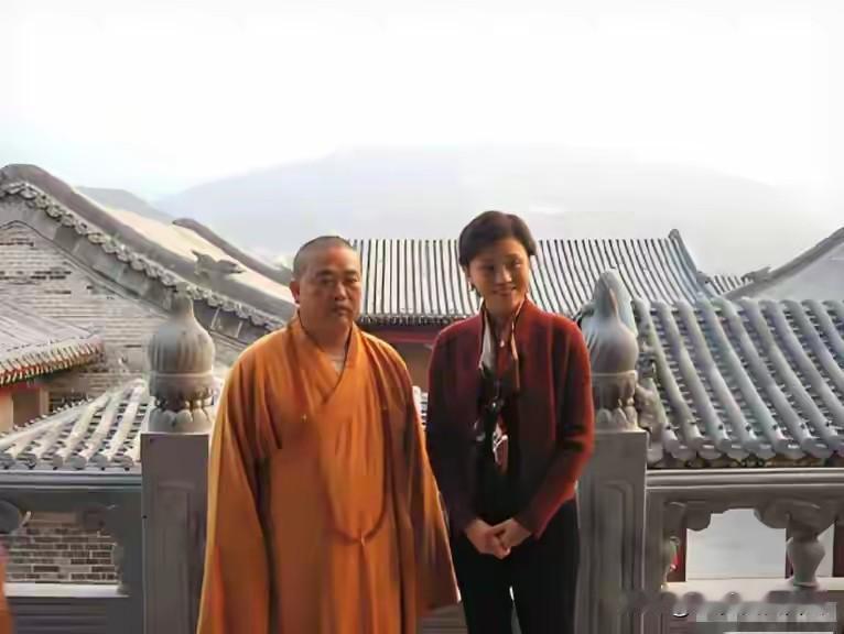 曾经跟释永信合影留念的明星们现在她们最不愿意看到的，就是当年跟释永信的合影吧？