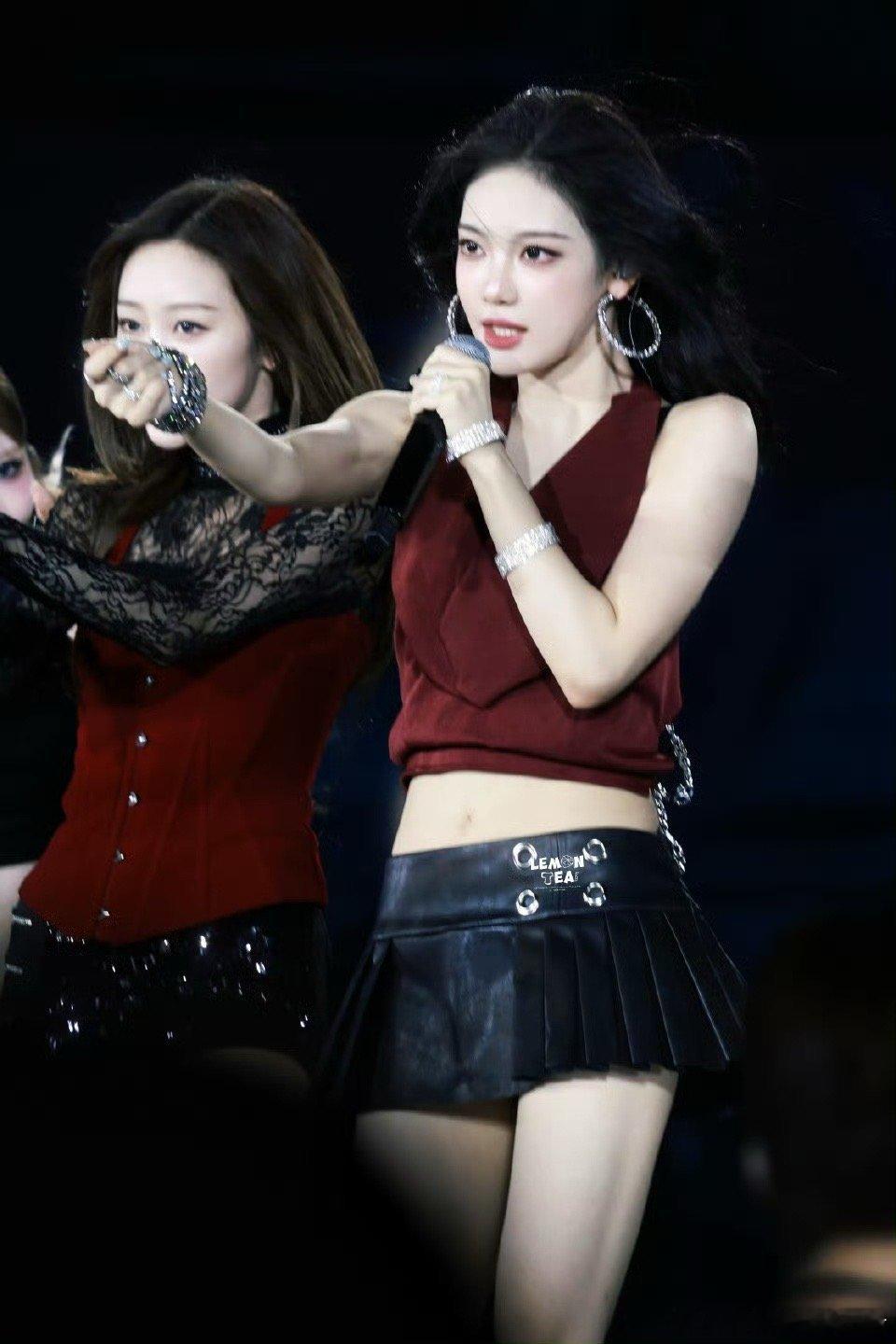 宁艺卓曼谷港风完全拿捏，美的让人窒息，都来感受