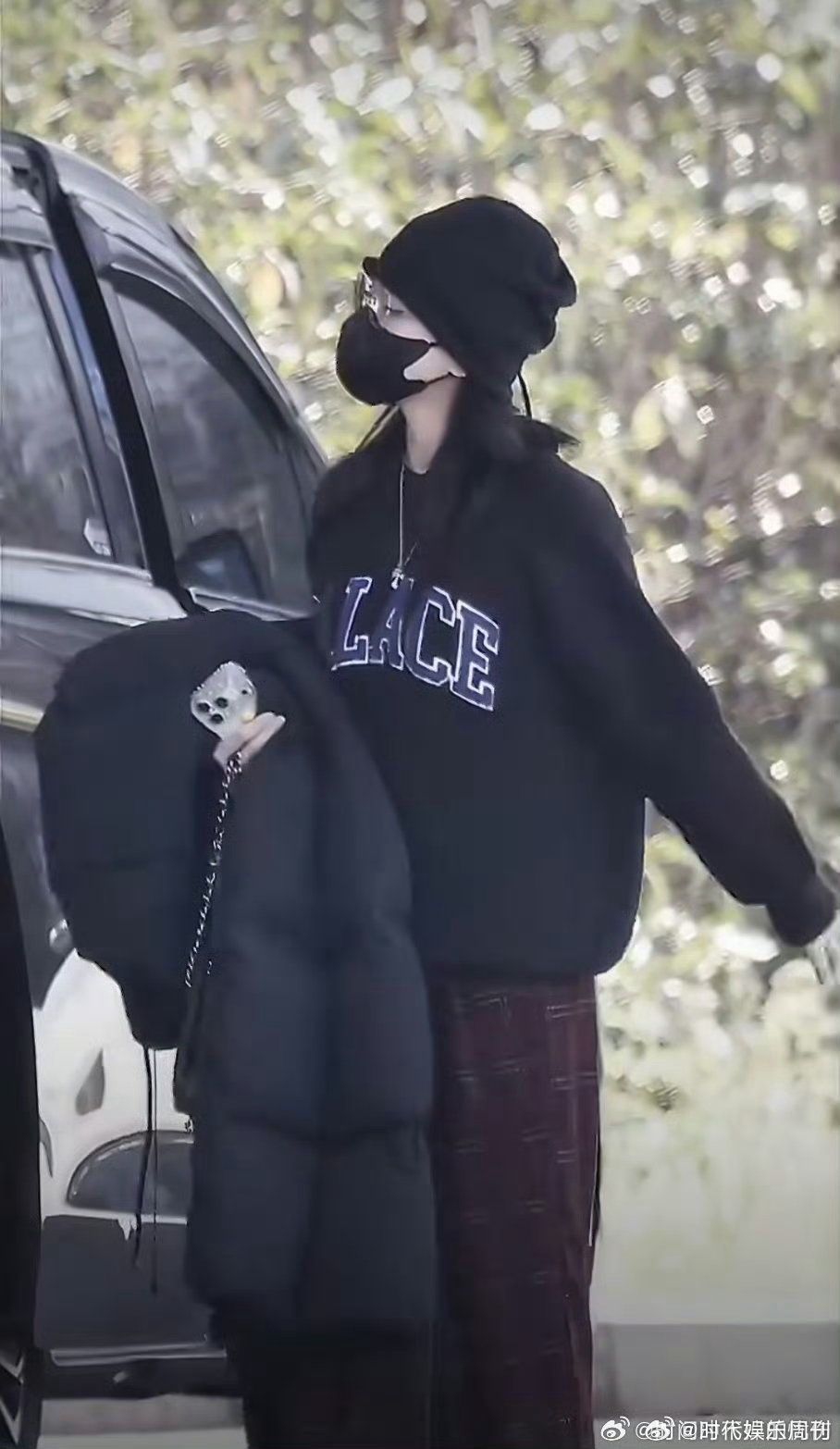 白鹿听到多吃点的反应白鹿听到粉丝说多吃点的反应白鹿的反应也太圈粉了，听到关心立刻