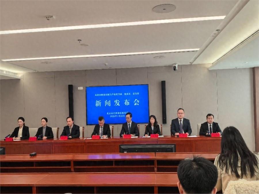 那位在京圈做了十几年产业分析的老友，抿了口茶，幽幽来了句：“别看北京闷声冲过了5