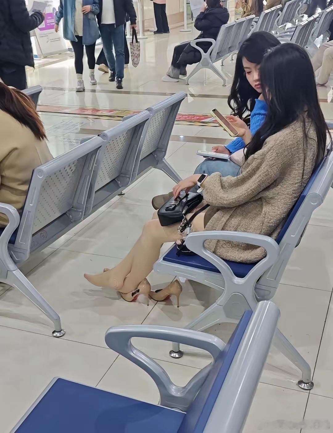 是不是喜欢穿高跟的人空了就是退掉