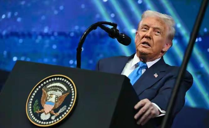 政府“停摆”进入第31天,特朗普恼羞成怒,提了个大胆建议,共和党后背发凉。截