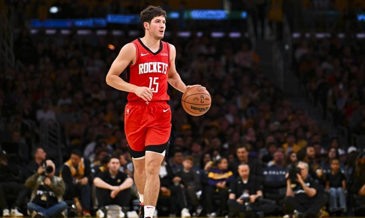 火箭队真是惨啊！谢泼德这个探花秀太让人失望了。NBA刚公布了本赛季最佳新秀阵容，
