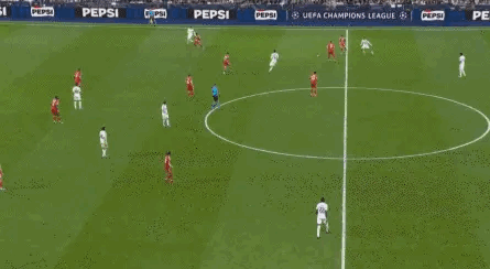 皇马vs拜仁这个比赛日两场欧冠，都是客队一球小胜主队。皇马最终由姆巴佩扳回一球，