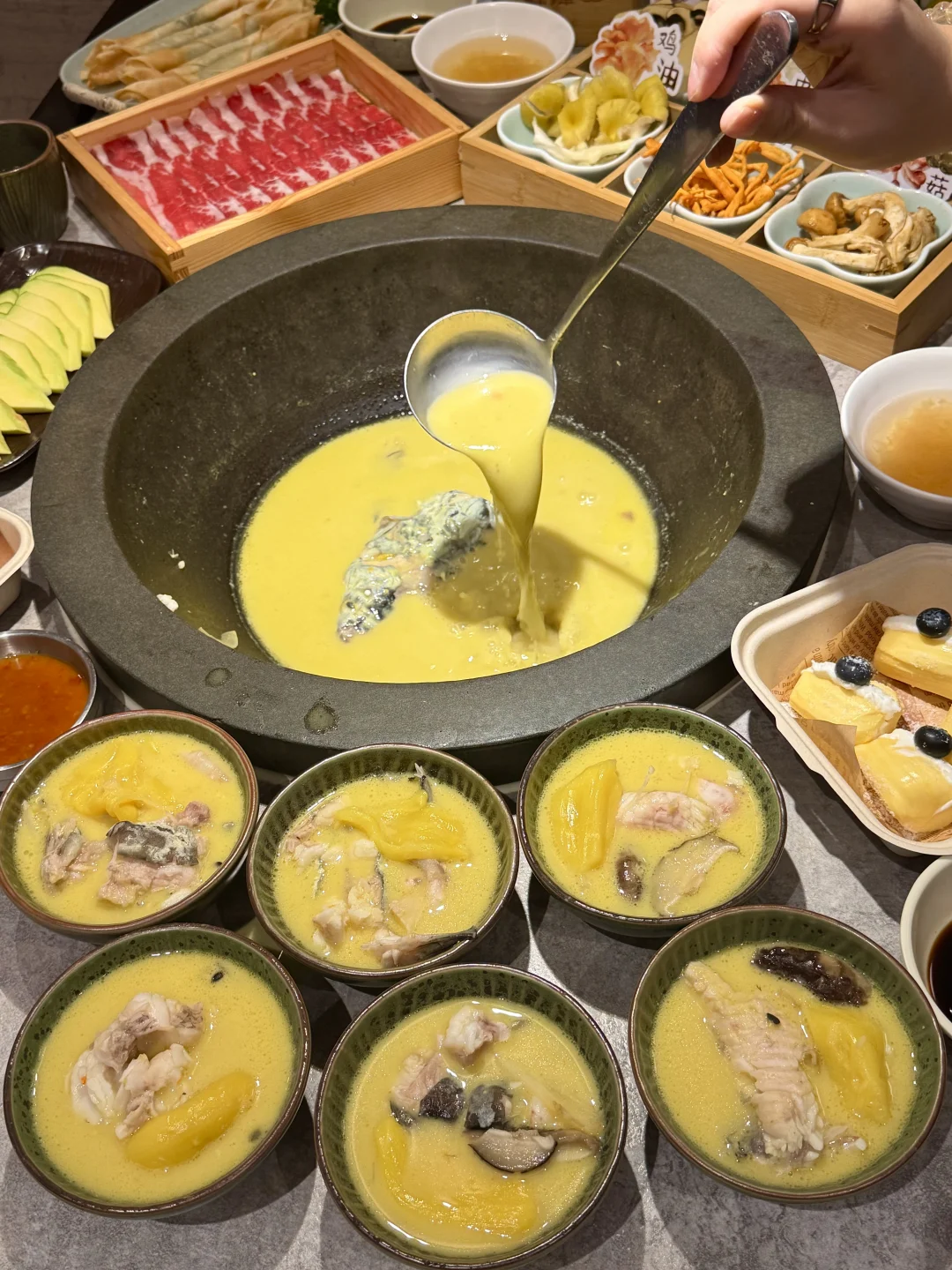 广州必吃极品！（百香果菠萝蜜石锅鱼
