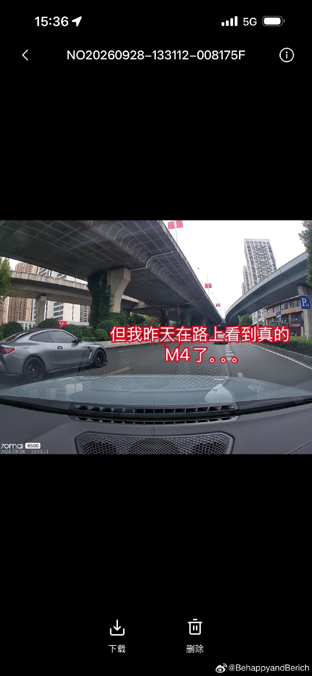 等灯缓行看隔壁车道前面有个双门Amg于是我欣赏ing结果我走跟前发现这车主一只从后视镜观察我大鼻孔他