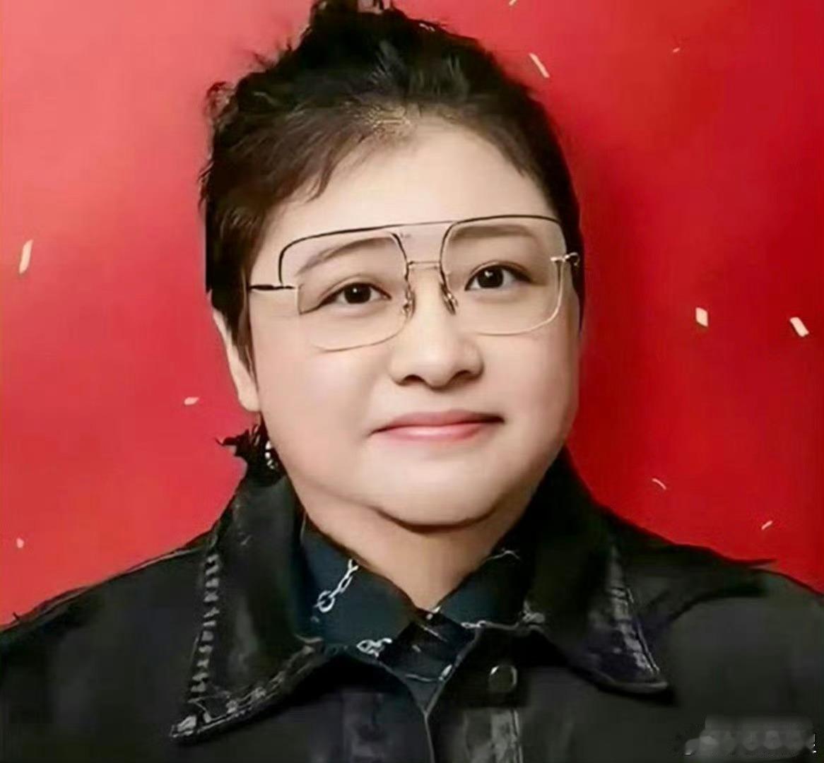 韩红自爆以前是校花，看了她18岁的军装照她果然没骗人