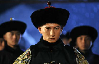 康熙去世前留下一道诏令，要求一位男臣陪葬。这种事本就罕见，更诡异的是，这人不是皇