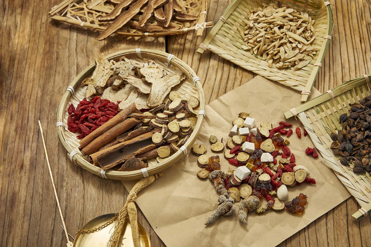 网购中药致儿子进ICU，求医陷阱要警惕！2026年3月，河南新乡岳女士为治儿子