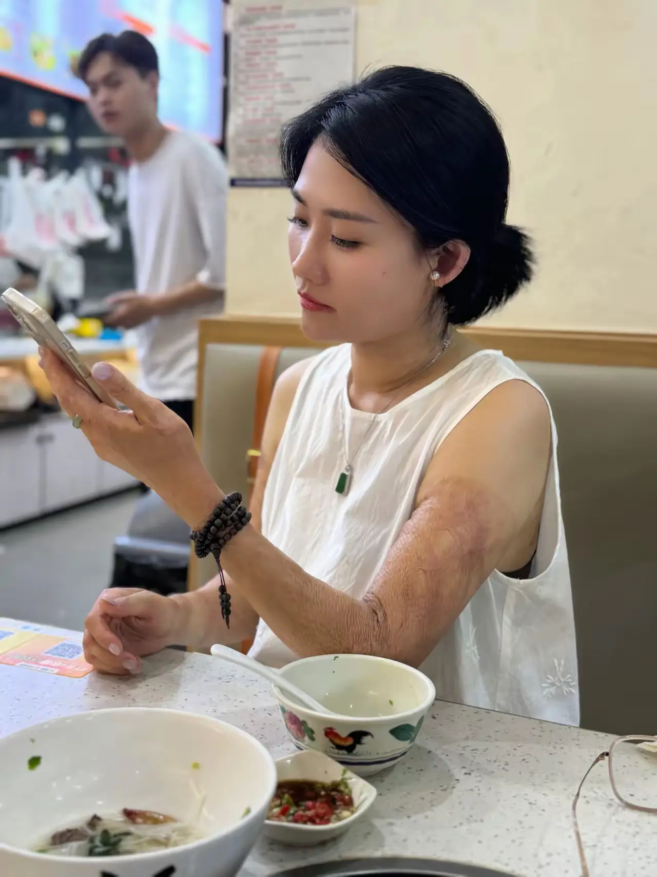 会不会是洗纹身洗的？？？