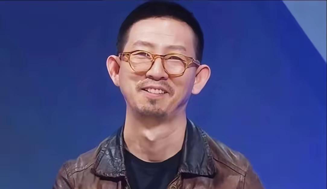 丁太升这次开炮，算是彻底把华晨宇的遮羞布给扯下来了。天天被粉丝捧上天，喊着什么“