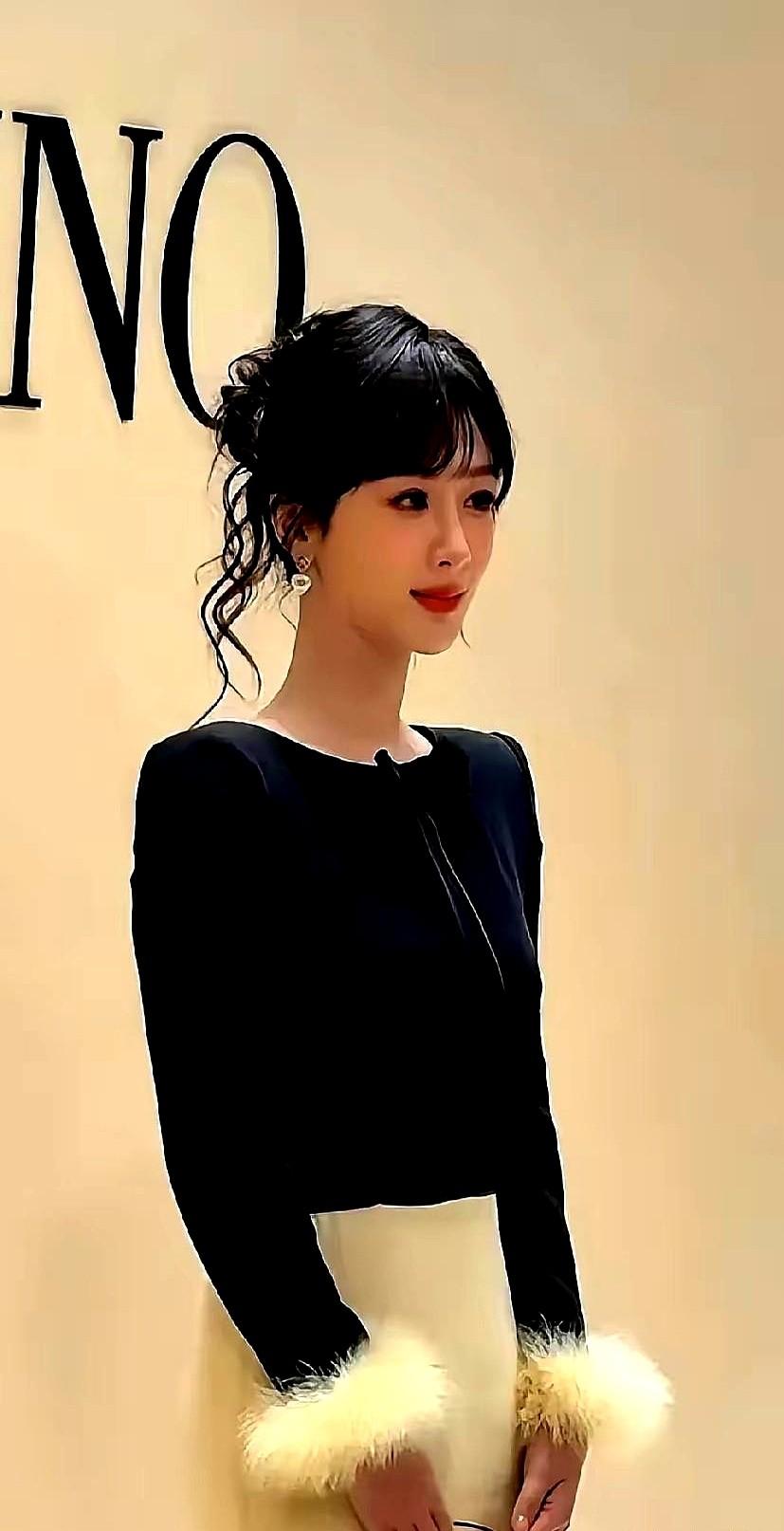 杨紫新剧评分跌了，但收视率却高得离谱。《长相思第二季》豆瓣分从7.8一路掉到