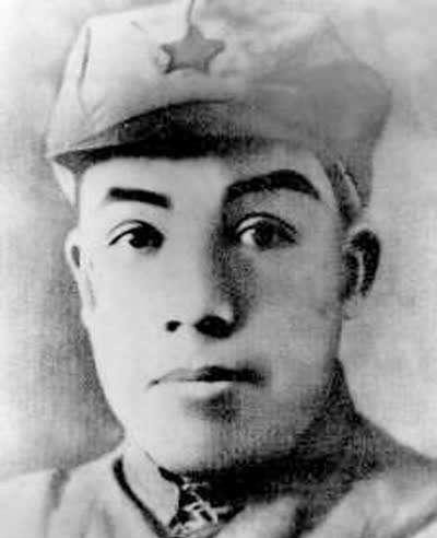 1943年，毛主席的弟弟毛泽民被“新疆王”盛世才杀害，为了躲避复仇，盛世才逃到台