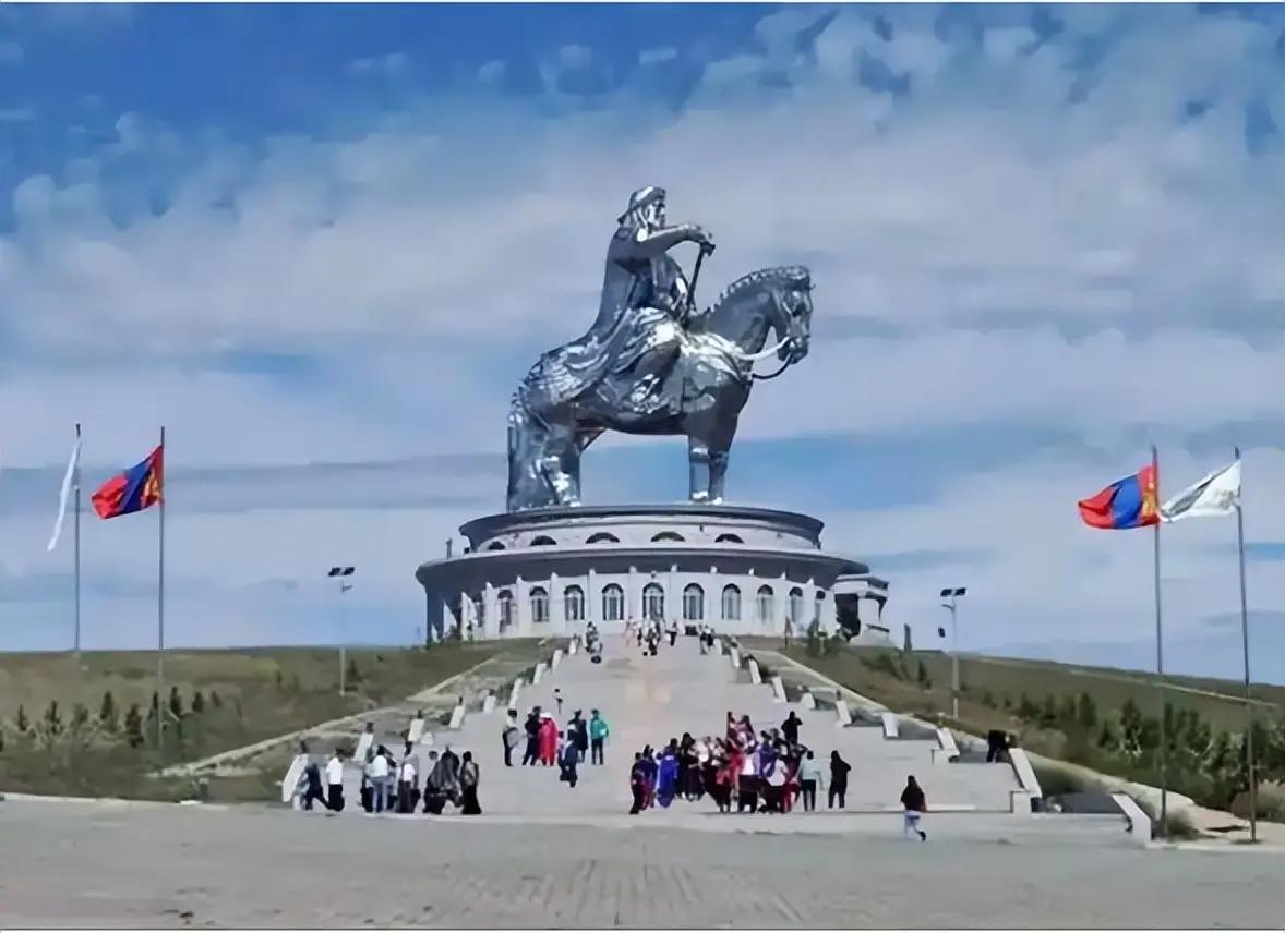 苏联为什么非要让外蒙古独立，而不是直接并入自己的版图？外蒙古脱离中国有两个主要原