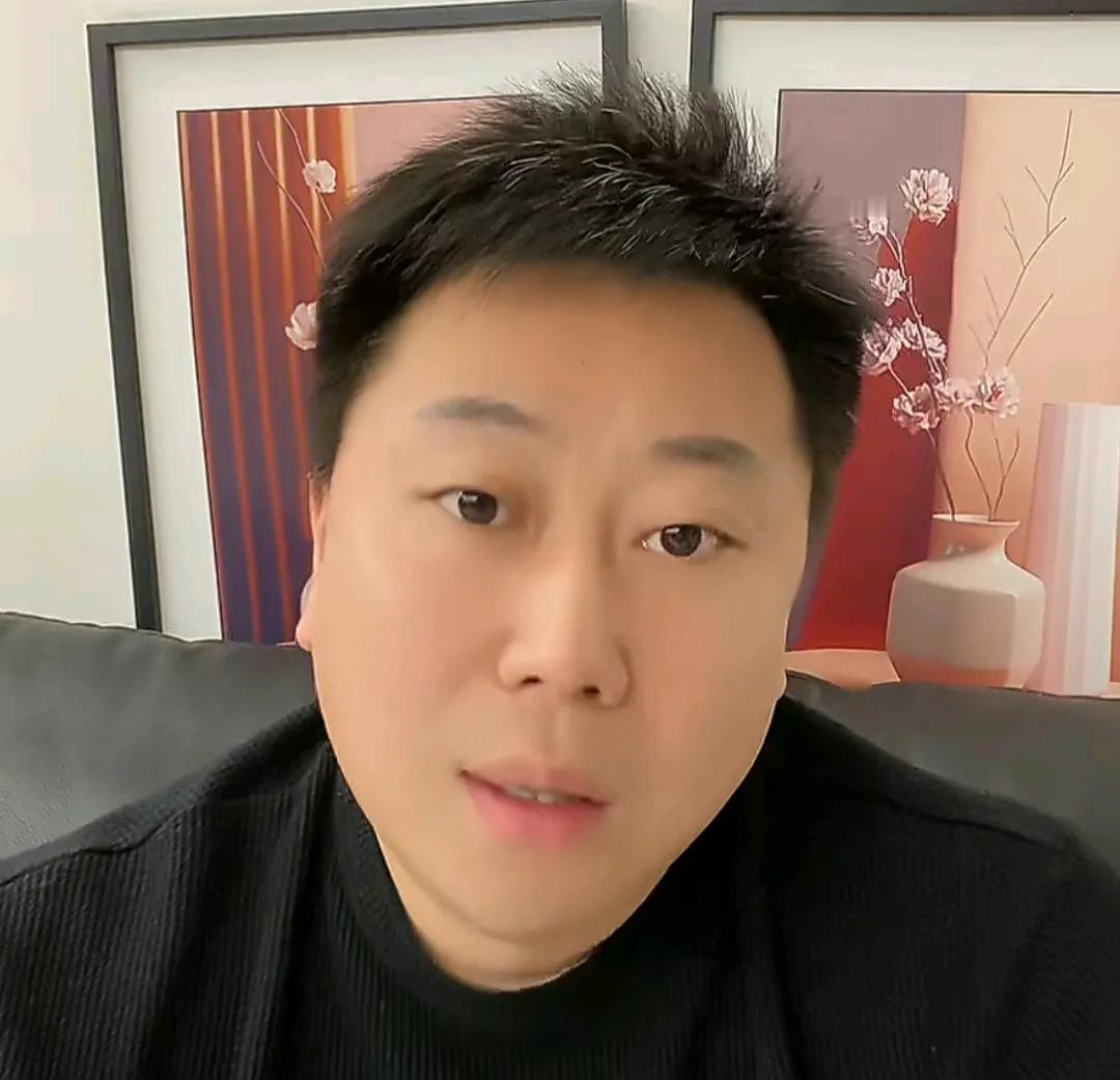 媒体人李宝库透露了徐正源成为辽宁铁人主帅的原因。李宝库在直播时透露，其实徐正源