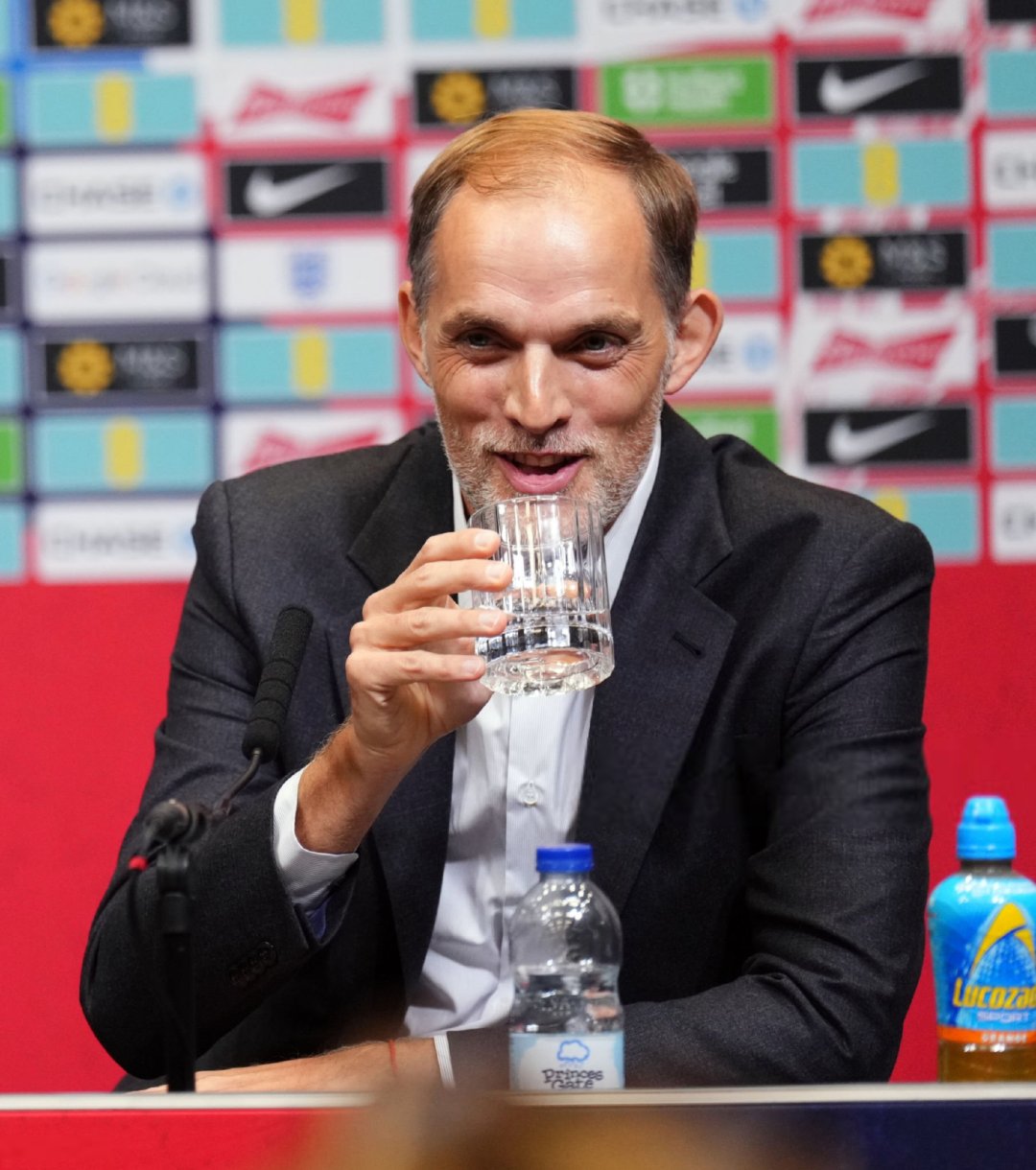 图赫尔：“除了巴尔韦德，我还能选哪个乌拉圭球员进我的球队？哦不，不，我还是会选巴