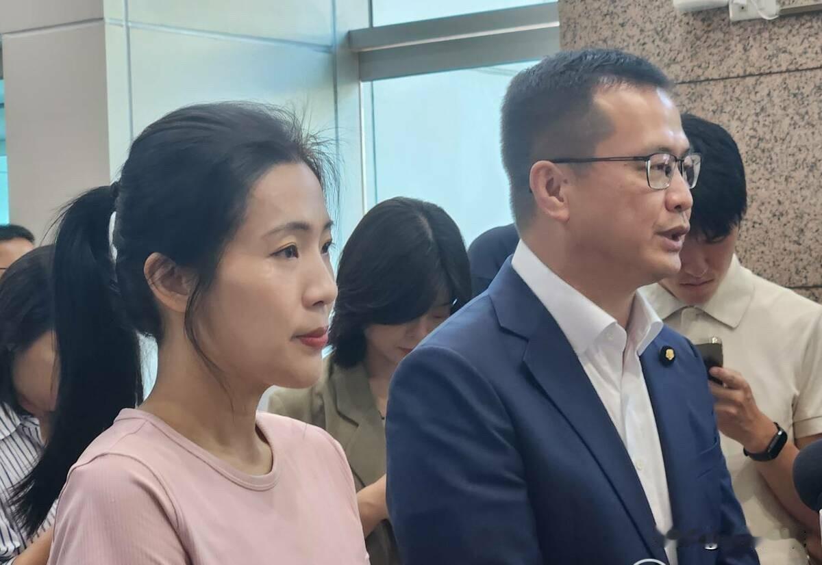徐巧芯率7蓝委访美12天！三大任务曝光国民党立委徐巧芯昨晚（9日）率团访美，