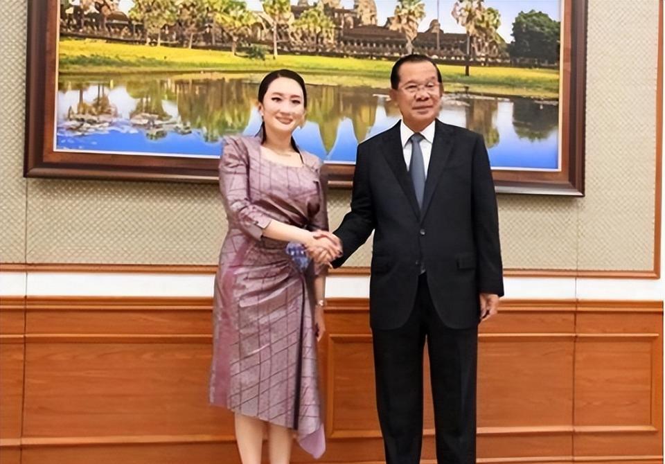 洪森家族把柬埔寨当成了私人物品，四子一女，身居高位，物极必反。洪森，原名洪本那