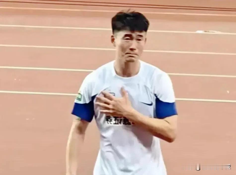 不离不弃！邓涵文扎根武汉三镇队，让人感慨的2点1.不管武汉三镇是巅峰时期夺取