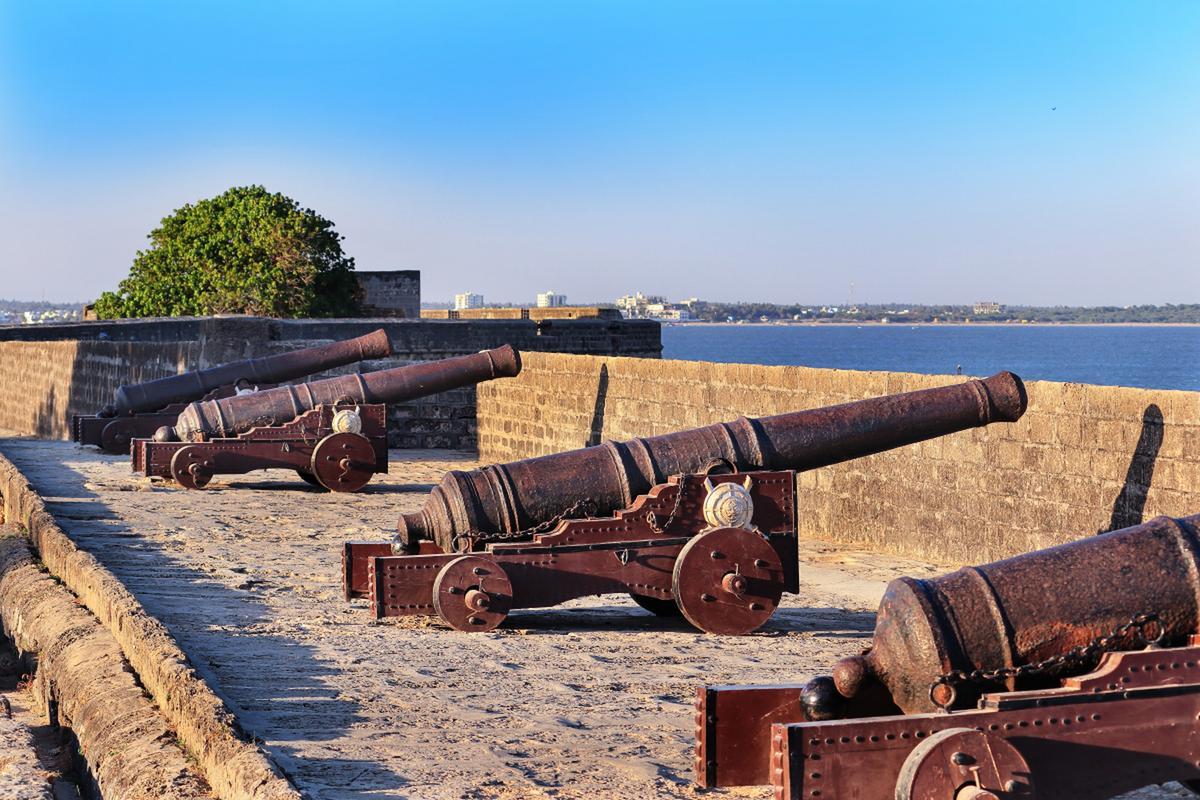 口碑崩塌！曾被嘲“码头炮”，今射数百发，国产舰炮逆袭有多狠以前聊到国产1